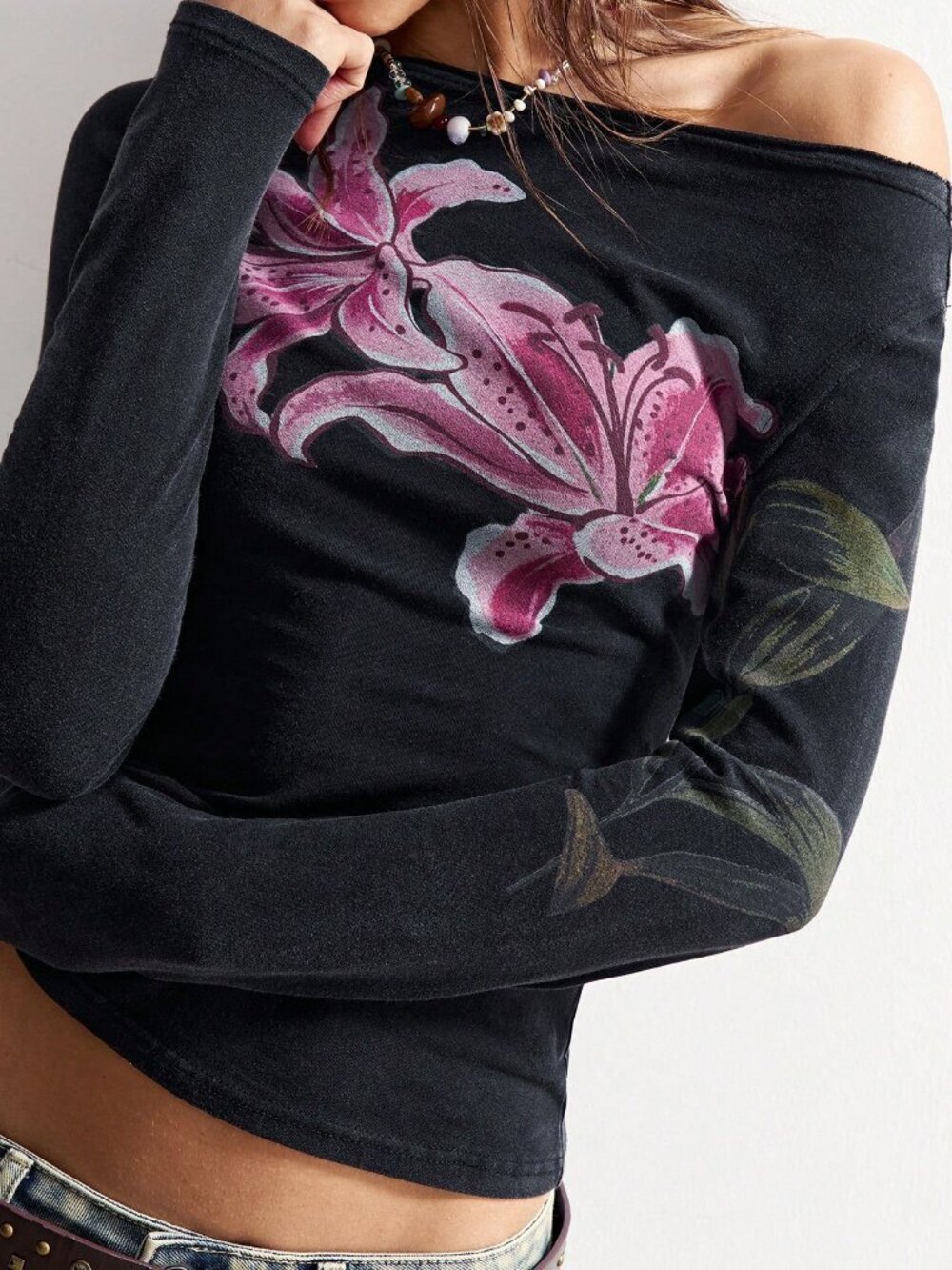Black Casual Women's Boho Floral Graphic Knit One-Shoulder Long Sleeve T-Shirt - Picture 4 of 5